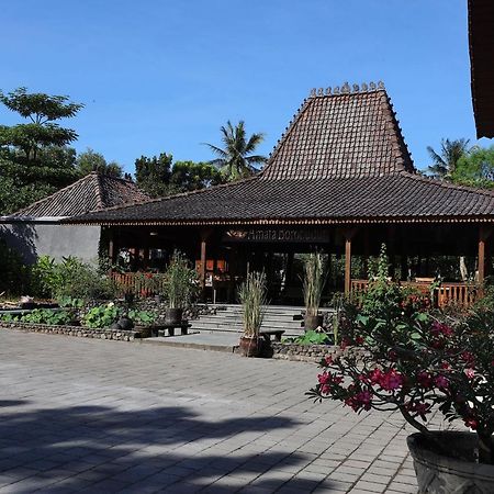 Amata Borobudur Resort Magelang Exterior photo